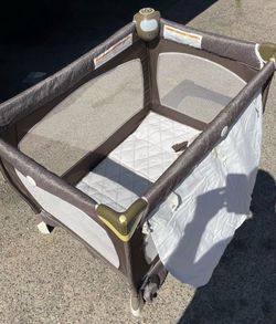 Chicco Pack and Play ($15/OBO)