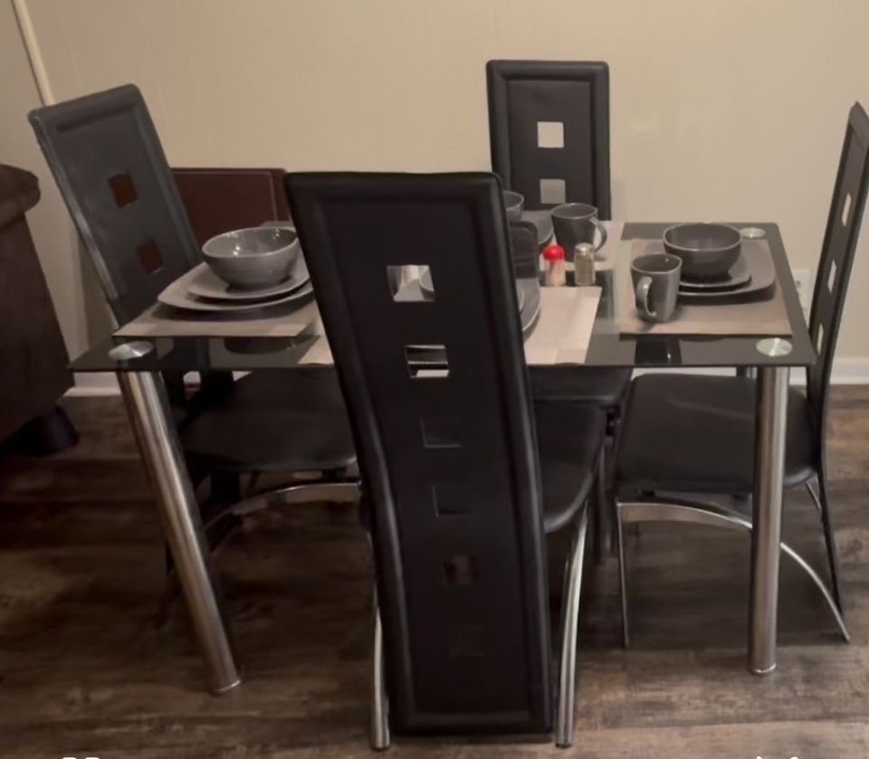 Dining room Table