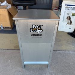 Chow Hound Pet Feeder / Storage Bin