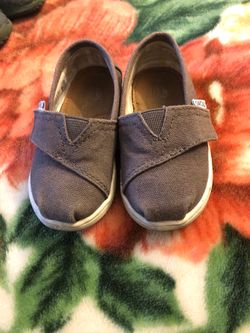 Toms size 5t boy or girl