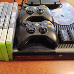 Xbox 360 E With Two Controllers And Its Recargable Battery AND 6 Games 