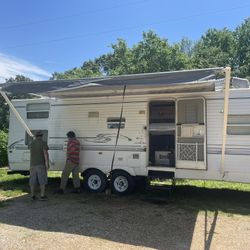 31 FtCamper With Slide Out