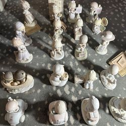 Precious Moments Figurines Lot Of 22