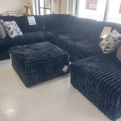 4pc Sectional Midnight Madness 