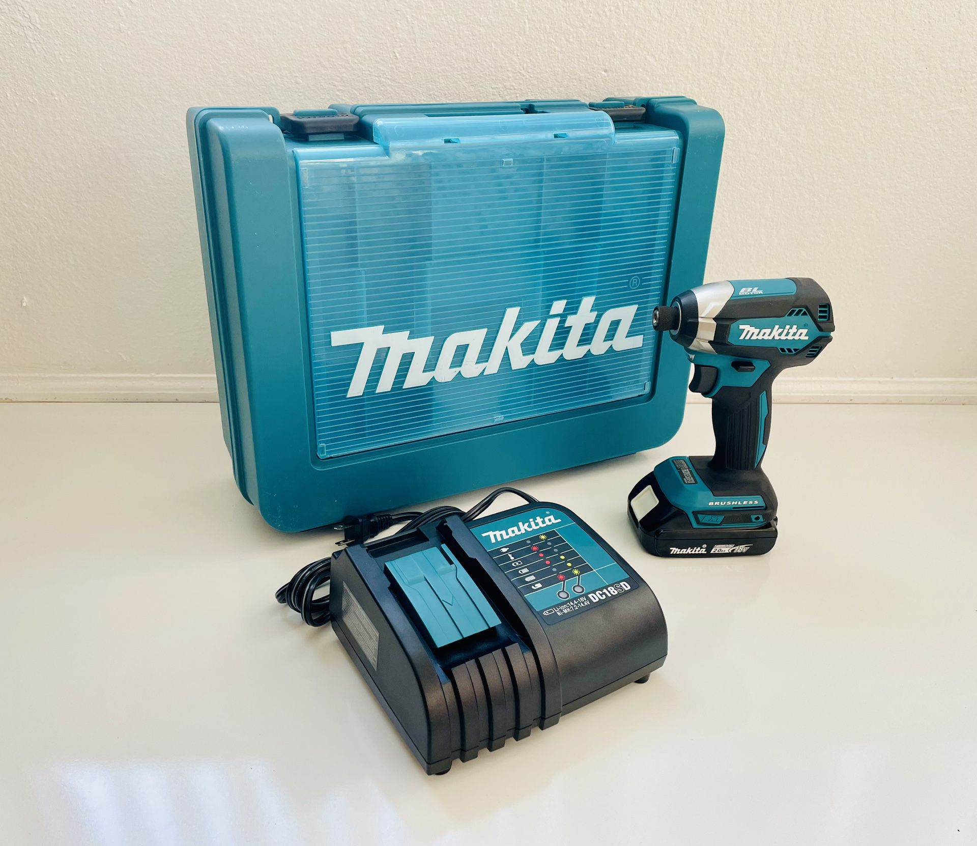 Makita 18V Impact Driver Kit Set LXT Lithium-Ion Cordless Brushless 1/4 in. NEW