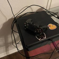PS4 Console + Bluetooth Controller 