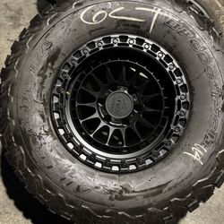 Bendo Un Set De Rines Nuevos Con Llantas Usadas Para Toyota Tacoma Chevy Silverado 