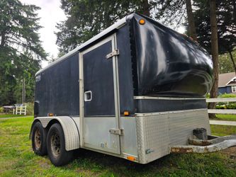 Enclosed Trailer with Brakes and Ramp
