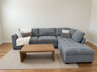 Thomasville 2pc Sectional Couch with Power Footrest