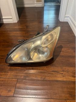 Lexus Rx330 Rx350 Rx400H oem Hid xenon headlamps headlights  $275  including ballast and Harness