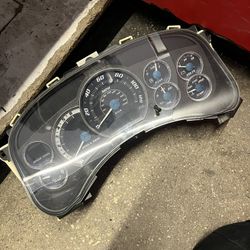 99-02 Escalade Cluster 