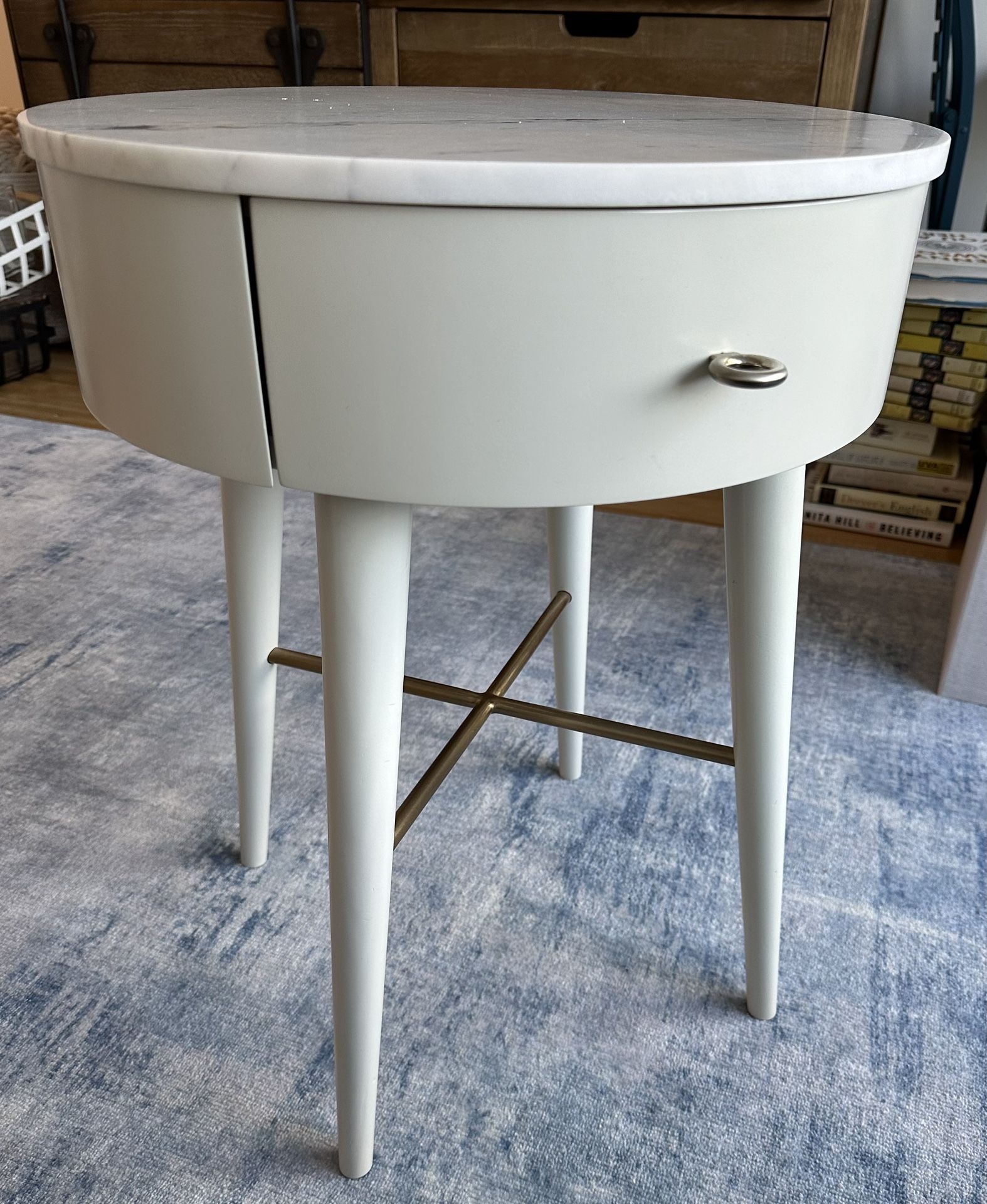 Good Condition West Elm Penelope 18in Nightstand - White, Marble Top