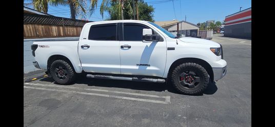 Toyota tundra Wheels and Tirea