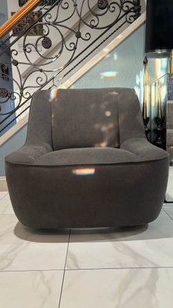 Bluetooth and Aux, 180 degree rotating SOFT chair.