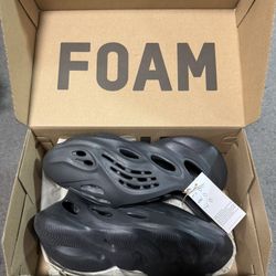 Yeezy YZY Foam Runner RNR, ONYX, SIZE 7 