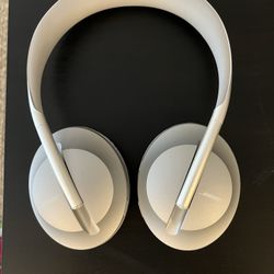 Bose NC 700 Bluetooth Headphones Silver