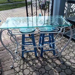 Breakfast Table with Barstools 