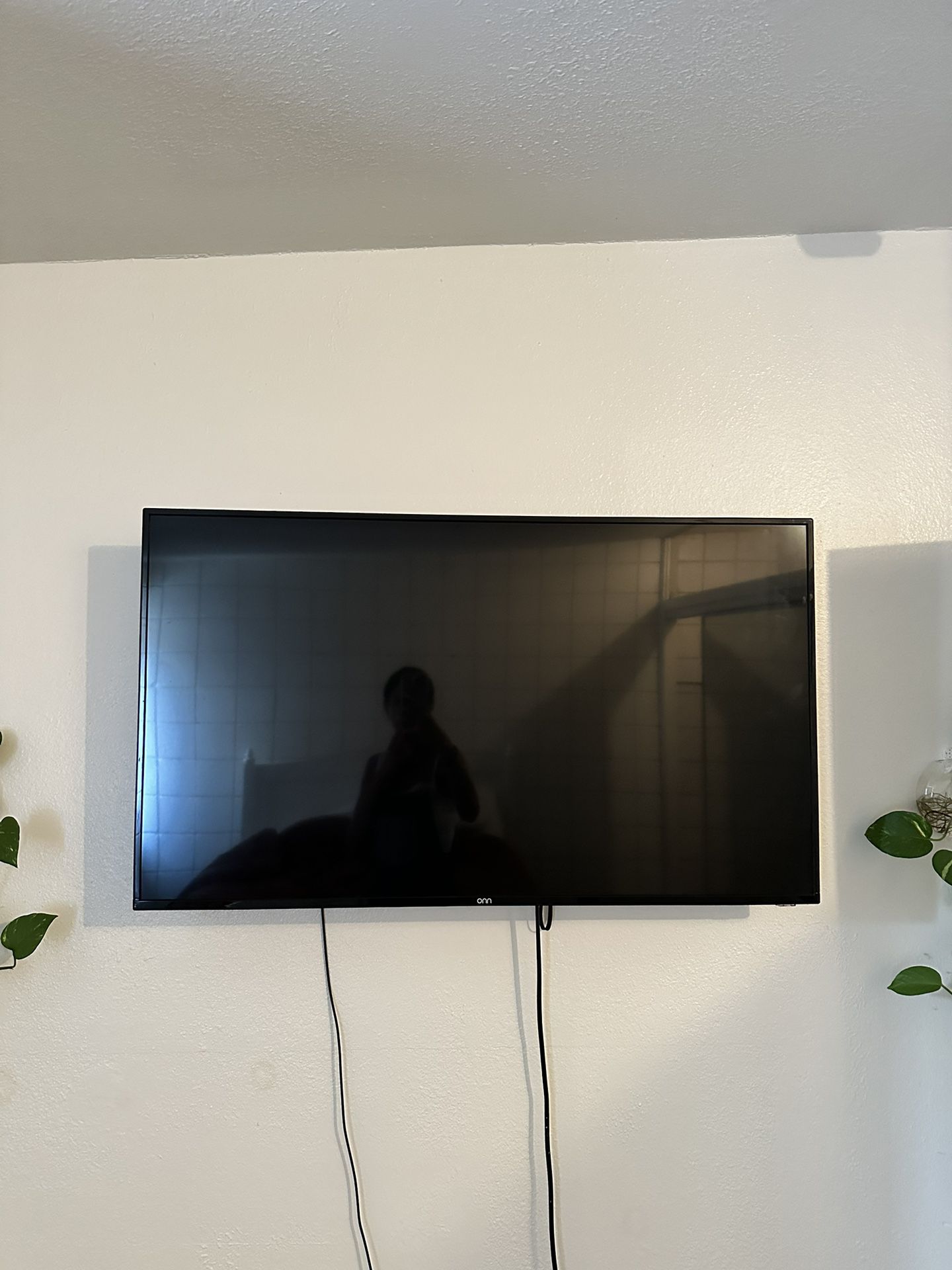 38in Screen TV- Wall Mount & Firestick Included 