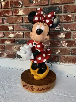 Minnie Mouse statue