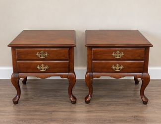 Pair of Wood Queen Anne Nightstands / Vintage Style