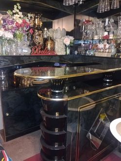 1000 full size black and gold bar set good condition comes apart in big sections