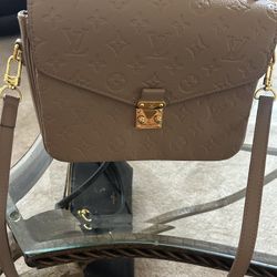 Crossbody. 