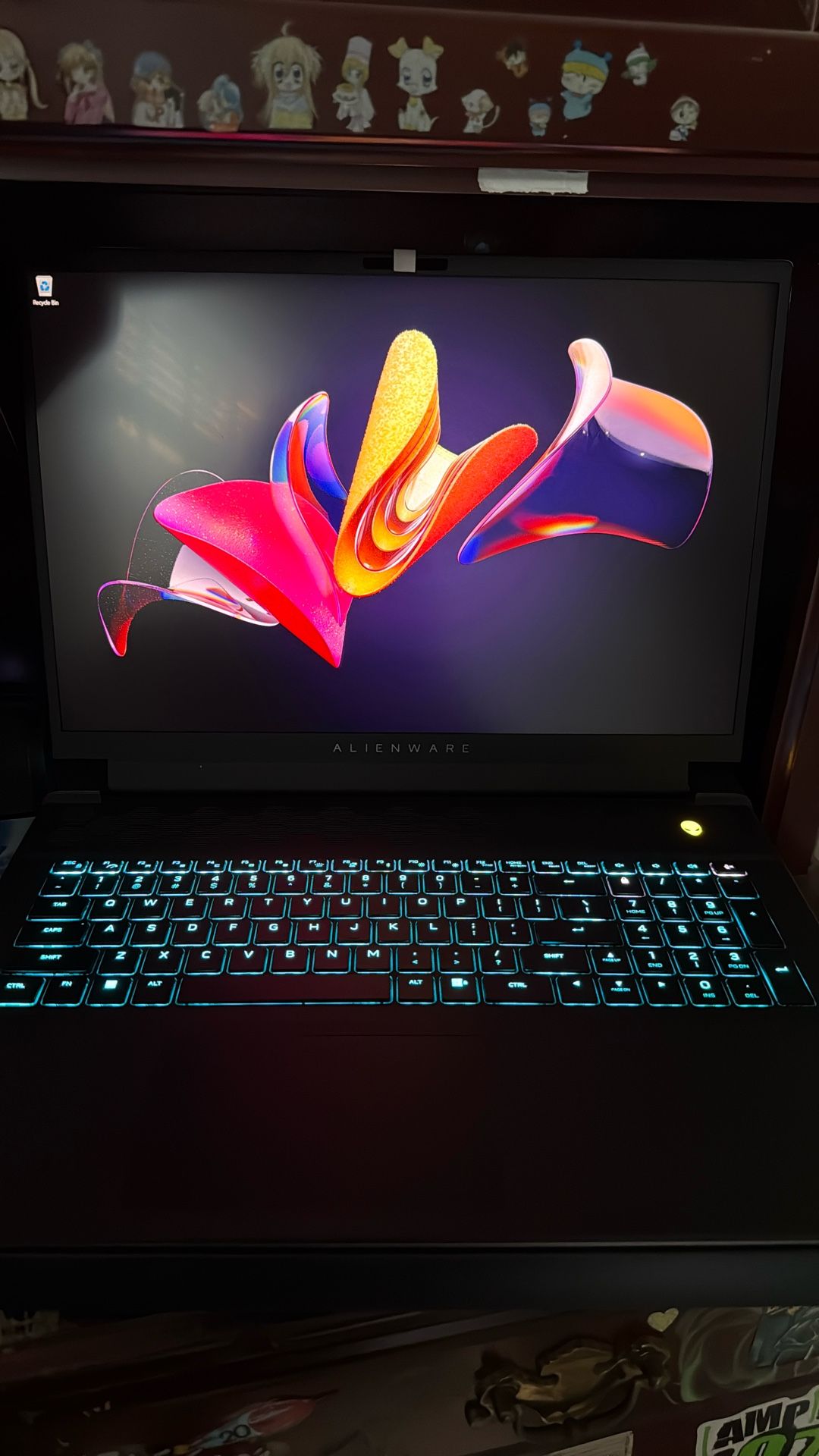 Alienware - m18 R2 18" 165Hz Gaming Laptop QHD - Intel Core 14th Gen i9 with 32GB RAM - NVIDIA GeForce RTX 4070 - 1TB SSD - Dark Metallic Moon