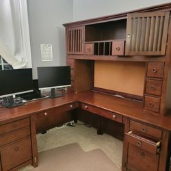 Desk With Hutch