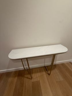 Entrance table