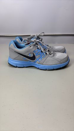 Women’s Nikes Size 9 