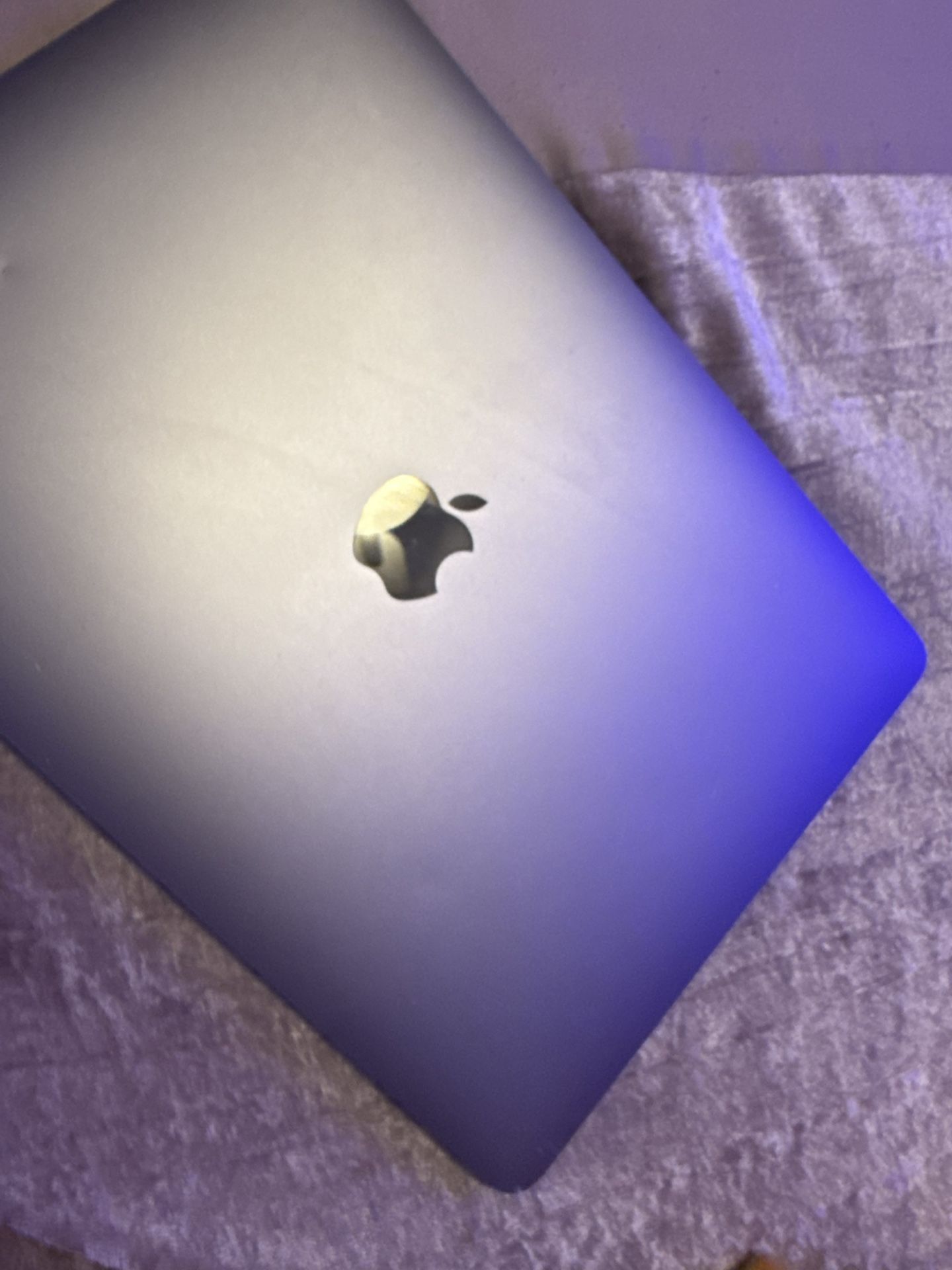 2020 MacBook Laptop 250gb Gray 