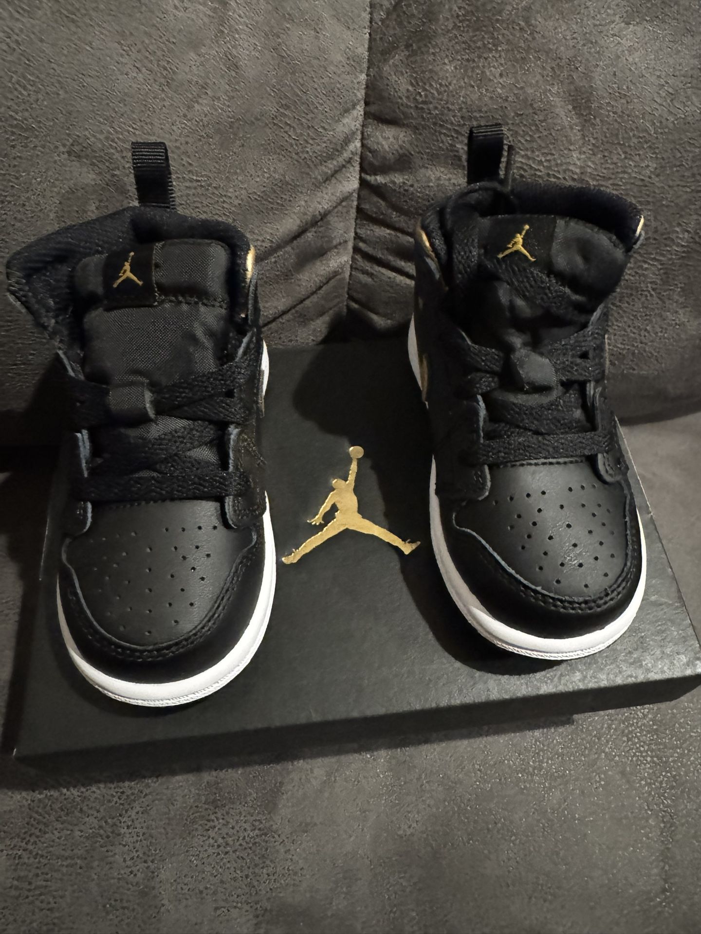 Jordan 1 Mid Sz 6c 