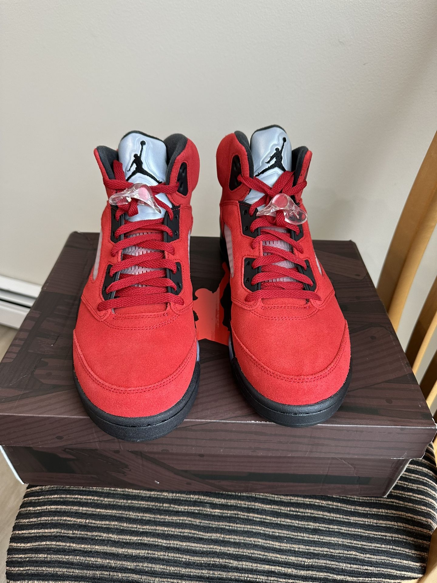 Air Jordan’s Retro DD0587 600 Brand New Mens Size 10.5