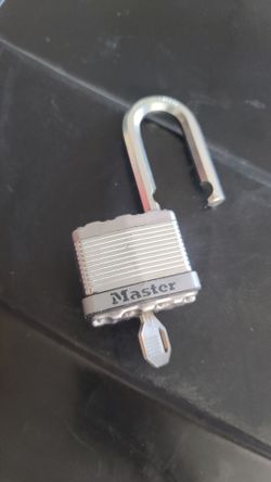 Master padlock w key.