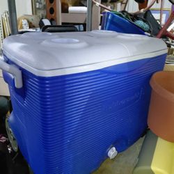 Rolling Cooler With Cup Holders