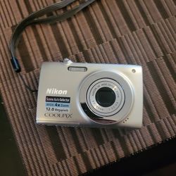 Nikon CoolPix Digital Camera 