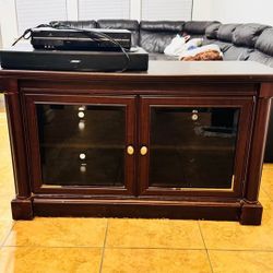 📺 Wooden TV Stand / Entertainment Cabinet – $100 