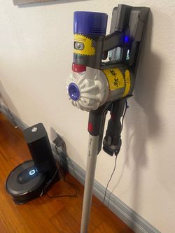 Dyson  V7 vacuum cleaner
