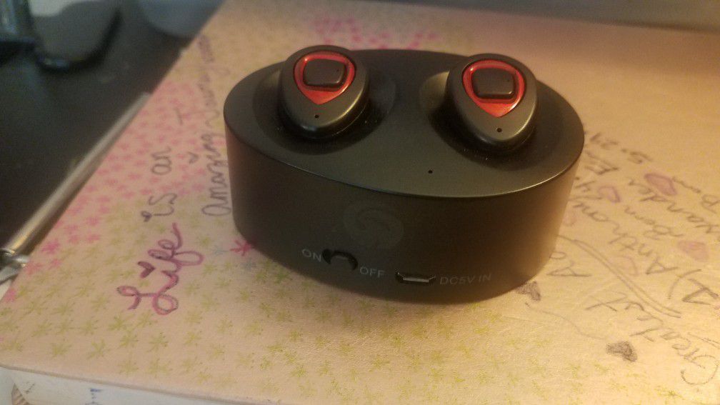 Bluetooth wireless earbuds w/charging case