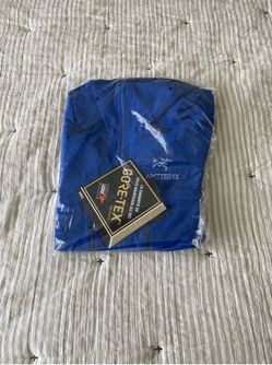 Never worn Arcteryx Alpha SV Jacket Size small blue stellar goretex