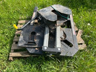 RV 5th wheel hitch shortbed truck (fully articulates)