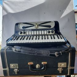 Vintage Da Vinci Accordion MM 12 With Case Works Not Fully Tested See Pics