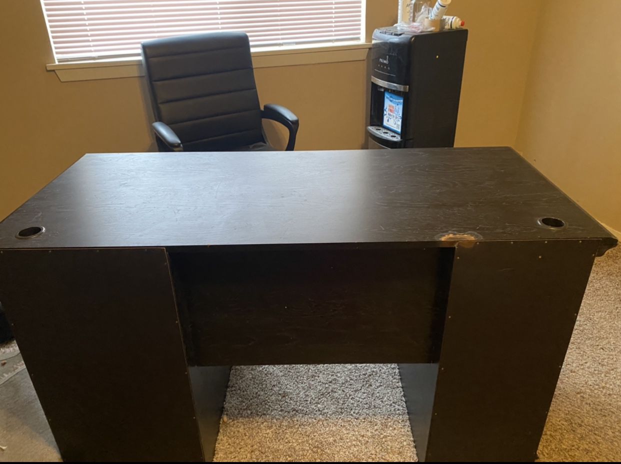 Large Wood Desk With Chair 