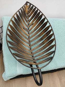 Metal Leaf Center Piece