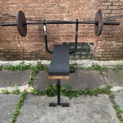 Weight Bench w/ 45 lb Weight Plates 