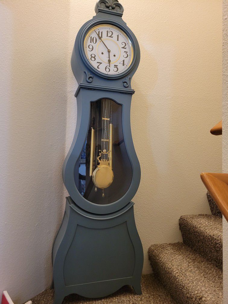 Grandmother Clock With Key