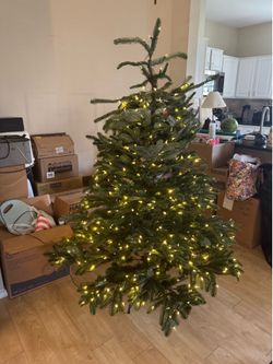 Pre-Lit Balsam Hill Christmas Tree