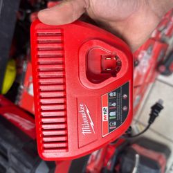 Milwaukee M12 Charger 
