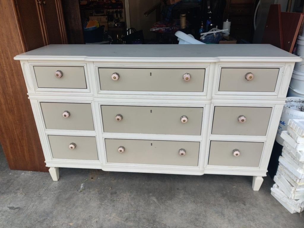 Classic Dresser - Universal Furniture "Abingdon"