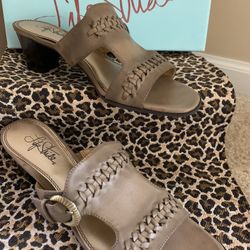 WOMANS SANDALS